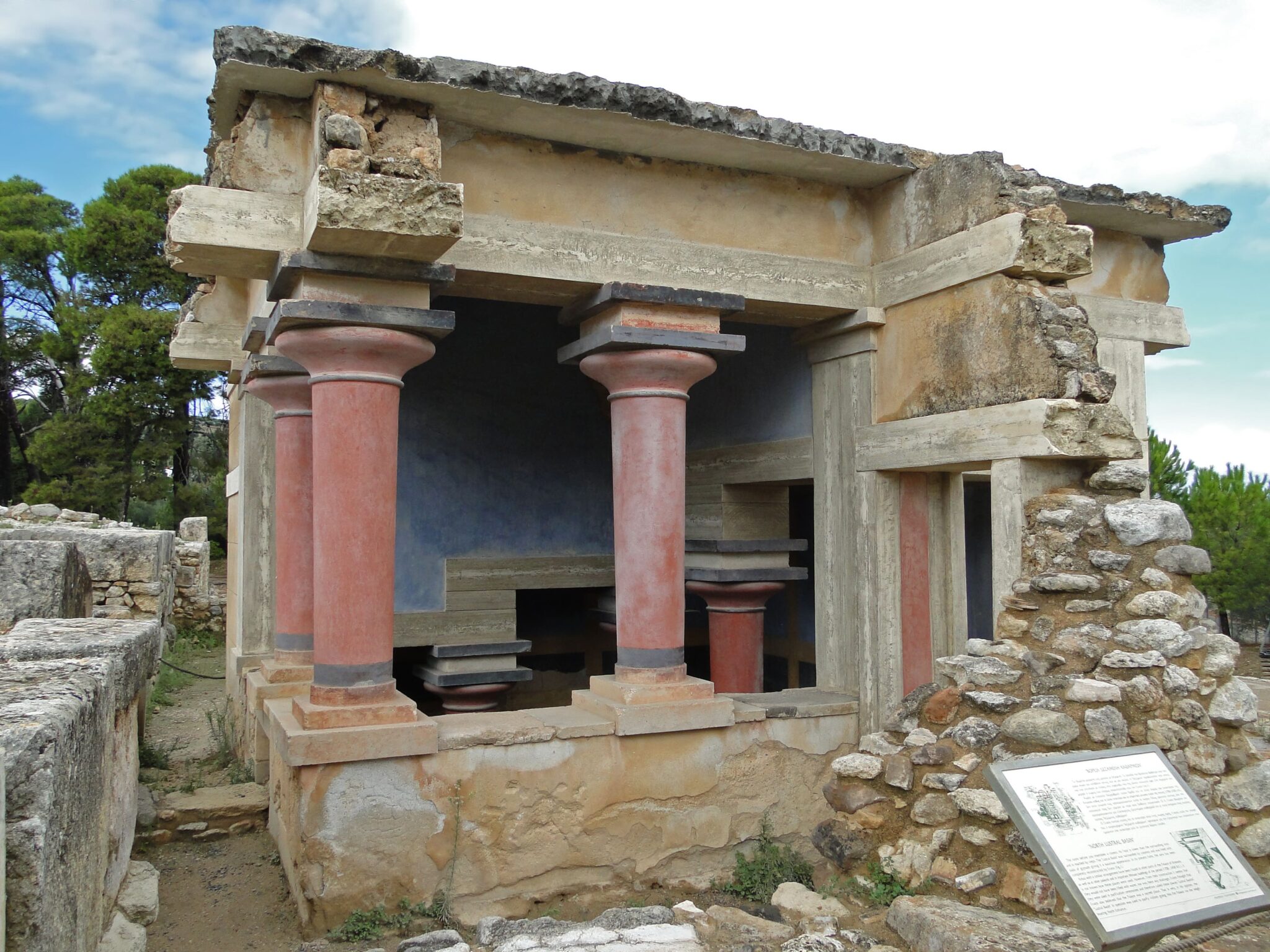 Discovering The Wonders Of Ancient Knossos Palace